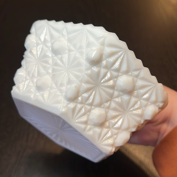 VTG LE Smith milk glass daisy and button sawtooth hexagonal bowl catchall dish - Picture 5 of 8